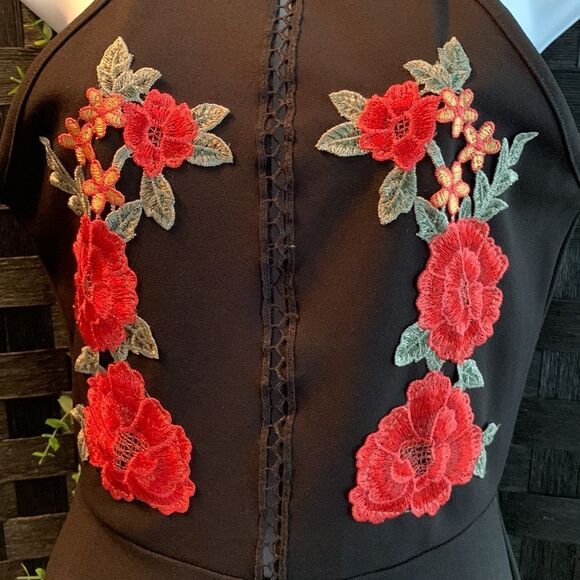 Windsor Size Medium spaghetti strap romper with embroidery/lace detail - Picture 4 of 14